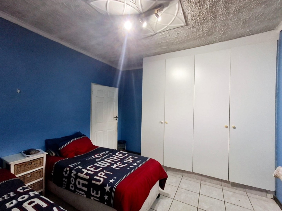 5 Bedroom Property for Sale in Summerpride Eastern Cape